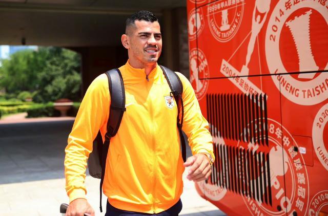 华体会官网-泰山西征上演“似是故人来” 崔康熙正谋求战术变革