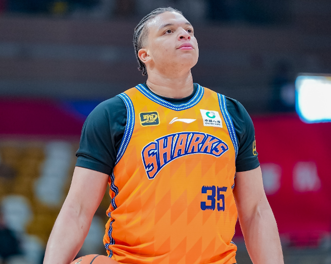 上海双杀北控成20胜第2队 洛夫顿24+10豪斯首秀21+6+6+5